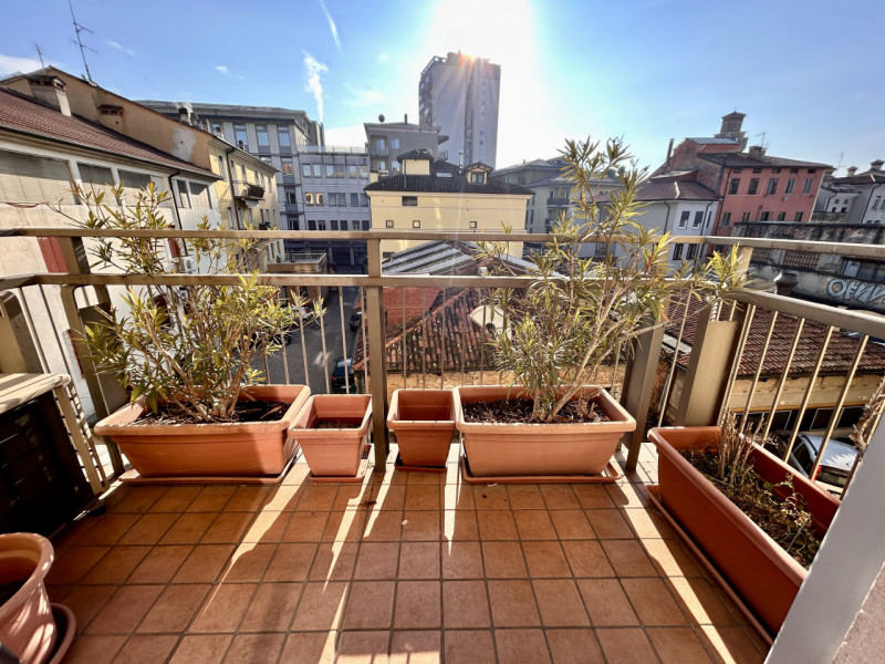 In una delle zone più richieste di Vicenza, a pochissimi passi dal centro storico e comodamente s...