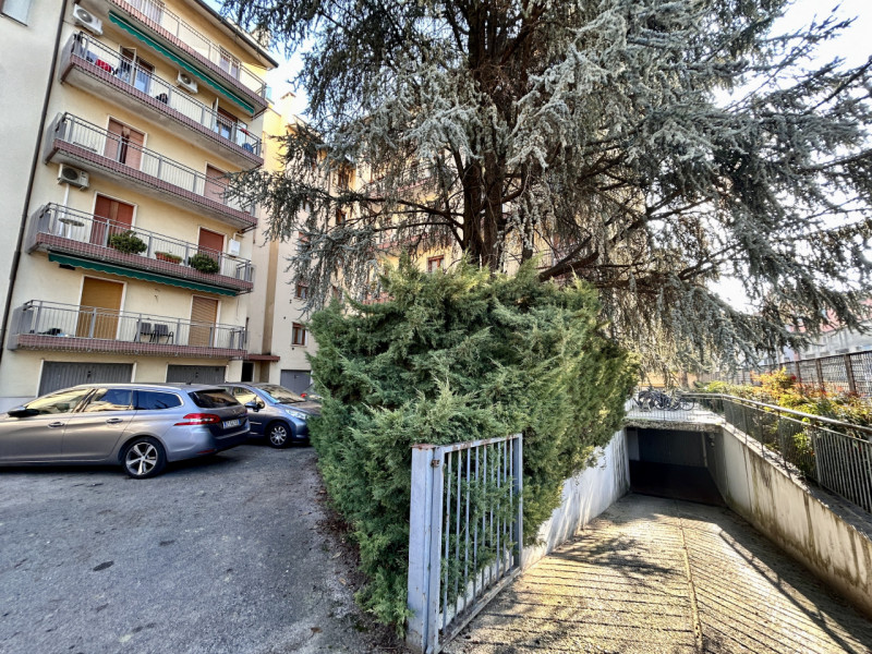 In una delle zone più richieste di Vicenza, a pochissimi passi dal centro storico e comodamente s...