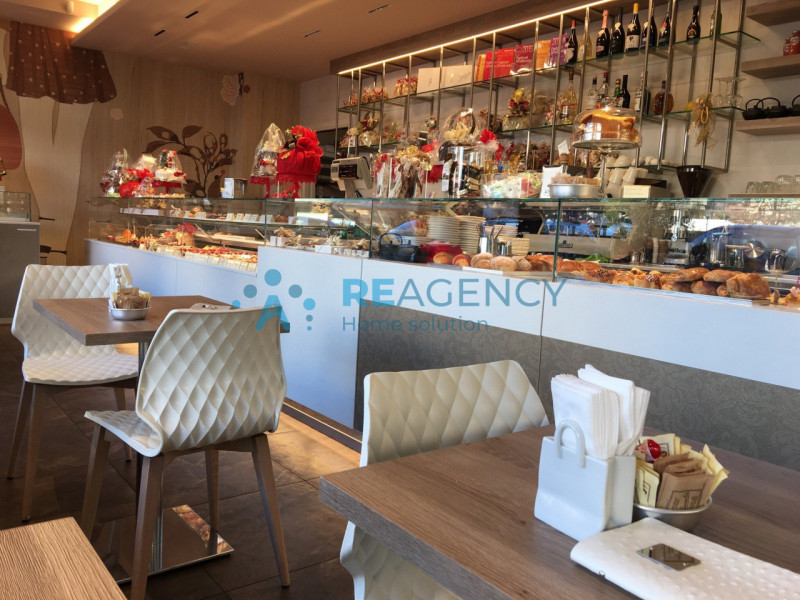 Vicenza centro
Caffetteria con ottimi arredi con aiuto plateatico annuale incasso giornaliero €1....