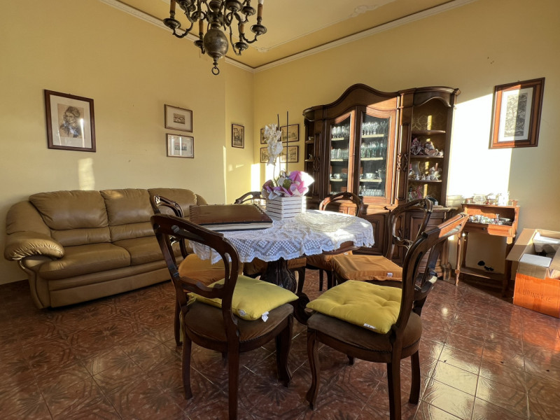 Bastia di Rovolon (PD):

Nel cuore del paese in un piccolo contesto proponiamo in vendita un ampi...