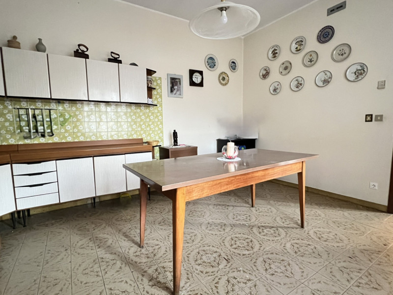 Bastia di Rovolon (PD):

Nel cuore del paese in un piccolo contesto proponiamo in vendita un ampi...