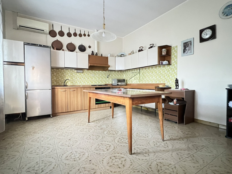 Bastia di Rovolon (PD):

Nel cuore del paese in un piccolo contesto proponiamo in vendita un ampi...