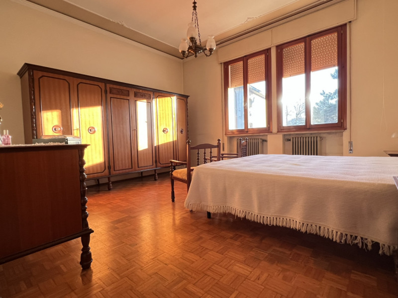 Bastia di Rovolon (PD):

Nel cuore del paese in un piccolo contesto proponiamo in vendita un ampi...