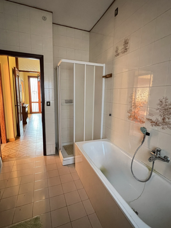 Bastia di Rovolon (PD):

Nel cuore del paese in un piccolo contesto proponiamo in vendita un ampi...