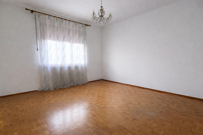 Bastia di Rovolon (PD):

Nel cuore del paese in un piccolo contesto proponiamo in vendita un ampi...