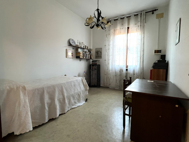 Bastia di Rovolon (PD):

Nel cuore del paese in un piccolo contesto proponiamo in vendita un ampi...