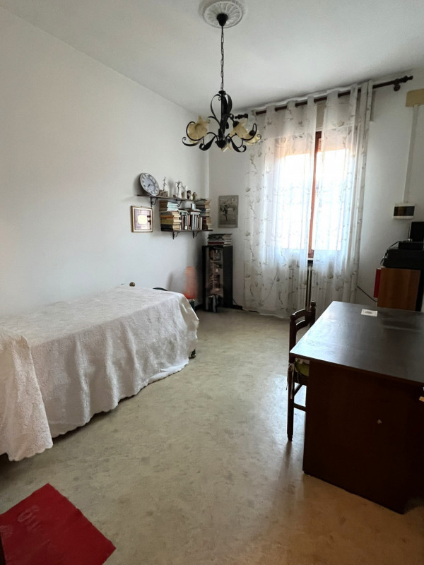 Bastia di Rovolon (PD):

Nel cuore del paese in un piccolo contesto proponiamo in vendita un ampi...