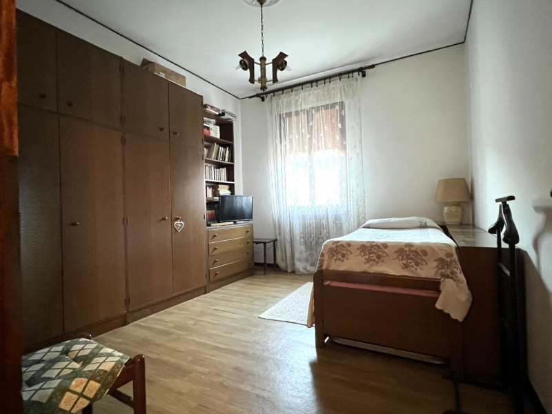 Bastia di Rovolon (PD):

Nel cuore del paese in un piccolo contesto proponiamo in vendita un ampi...