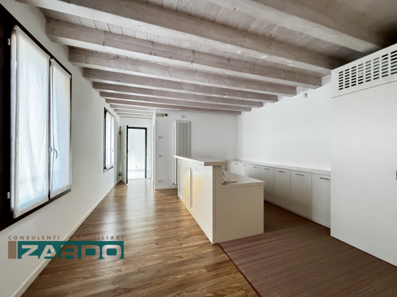 Moderno ed elegante UFFICIO duplex | Castello di Godego