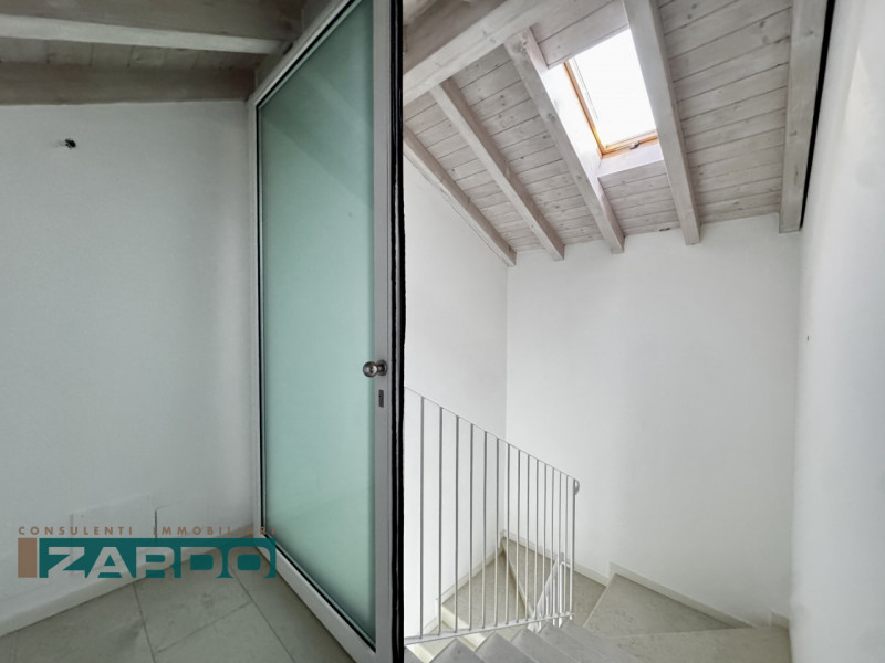 Rif. D-120 (per info 350 5383983 | Giacomo)

A Castello di Godego, fronte chiesa e in posizione c...