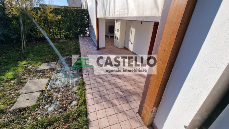 Campodarsego zona Fiumicello, ti proponiamo una spaziosa porzione di bifamiliare già libera, pron...