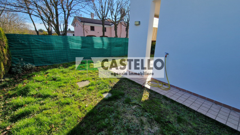 Campodarsego zona Fiumicello, ti proponiamo una spaziosa porzione di bifamiliare già libera, pron...