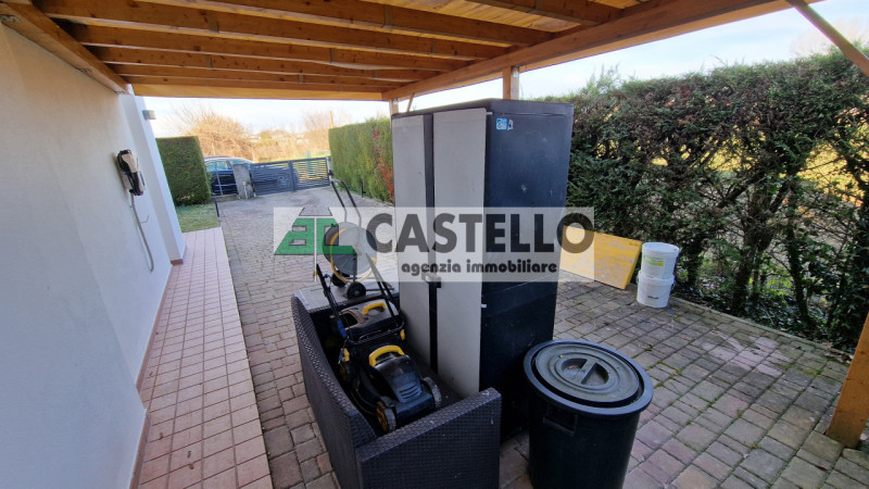 Campodarsego zona Fiumicello, ti proponiamo una spaziosa porzione di bifamiliare già libera, pron...