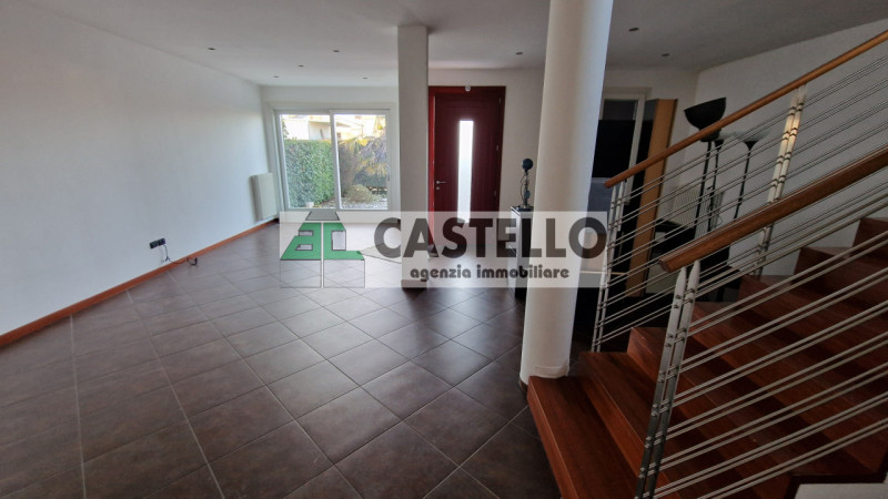 Campodarsego zona Fiumicello, ti proponiamo una spaziosa porzione di bifamiliare già libera, pron...