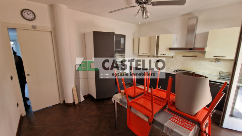 Campodarsego zona Fiumicello, ti proponiamo una spaziosa porzione di bifamiliare già libera, pron...