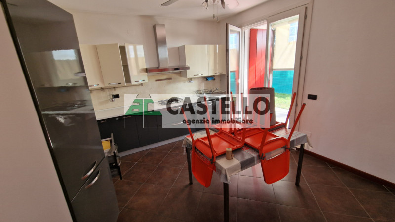 Campodarsego zona Fiumicello, ti proponiamo una spaziosa porzione di bifamiliare già libera, pron...