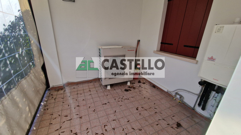 Campodarsego zona Fiumicello, ti proponiamo una spaziosa porzione di bifamiliare già libera, pron...