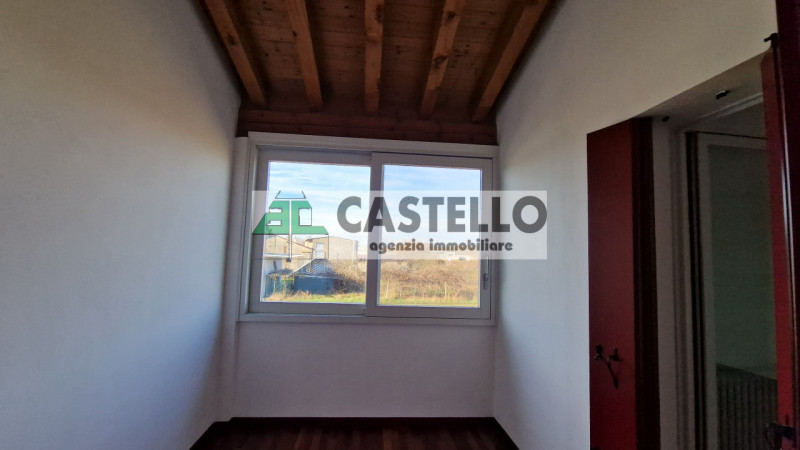 Campodarsego zona Fiumicello, ti proponiamo una spaziosa porzione di bifamiliare già libera, pron...