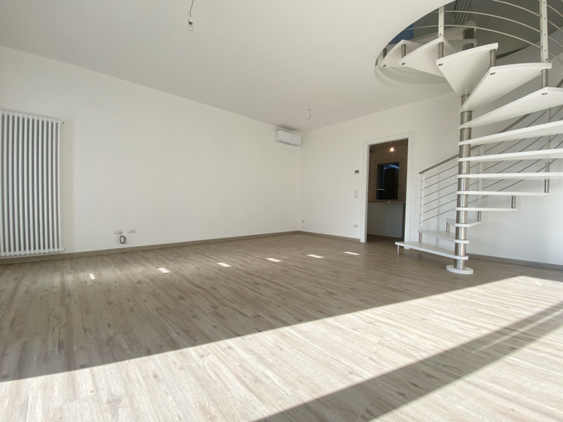 (Per INFO Mara 3481536890) A Carbonera, in zona Vascon, proponiamo in vendita una porzione centra...