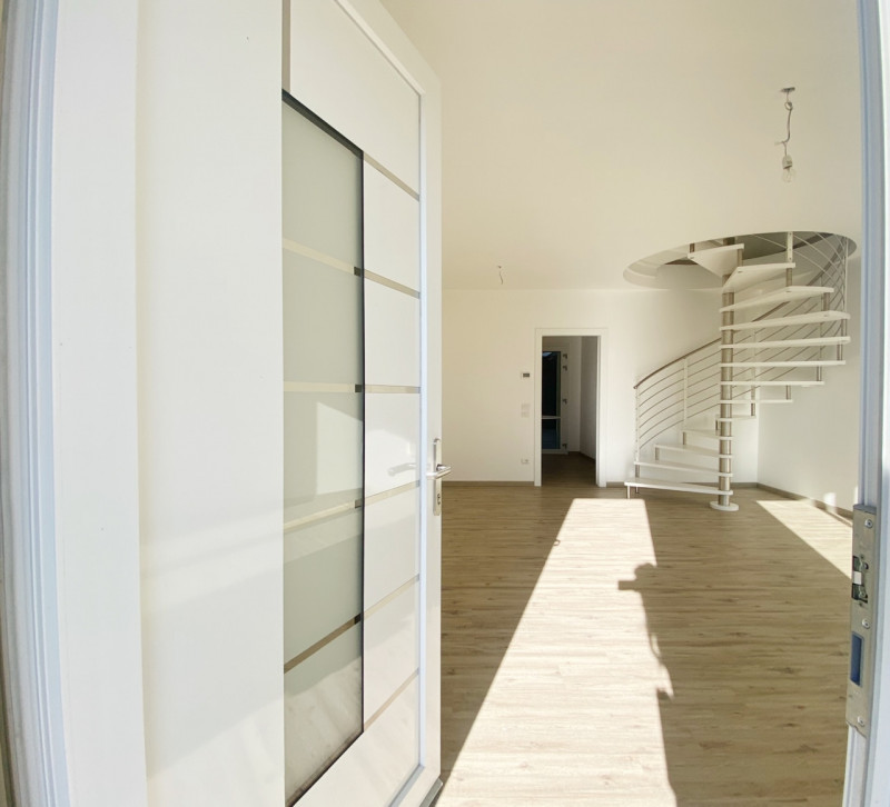 (Per INFO Mara 3481536890) A Carbonera, in zona Vascon, proponiamo in vendita una porzione centra...