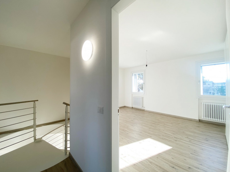 (Per INFO Mara 3481536890) A Carbonera, zona Vascon, proponiamo in vendita porzione centrale di s...