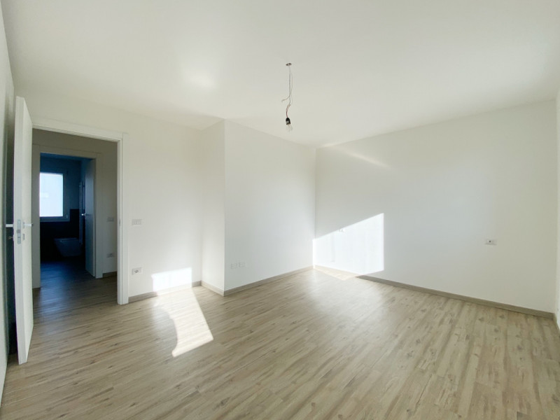 (Per INFO Mara 3481536890) A Carbonera, zona Vascon, proponiamo in vendita porzione centrale di s...