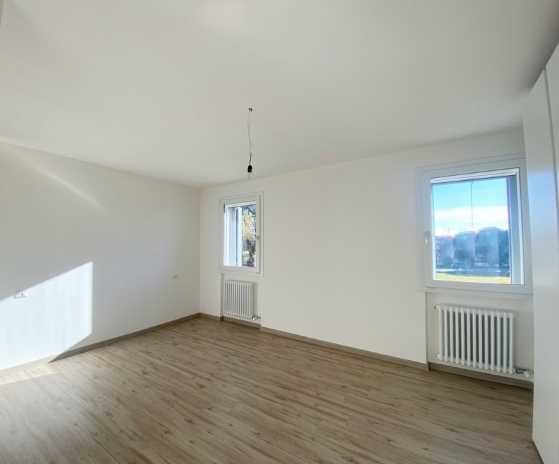 (Per INFO Mara 3481536890) A Carbonera, zona Vascon, proponiamo in vendita porzione centrale di s...