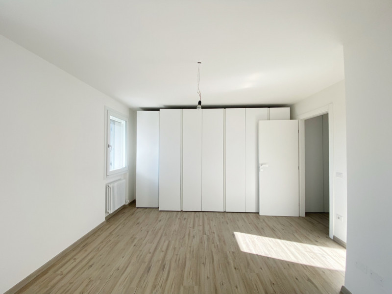 (Per INFO Mara 3481536890) A Carbonera, zona Vascon, proponiamo in vendita porzione centrale di s...