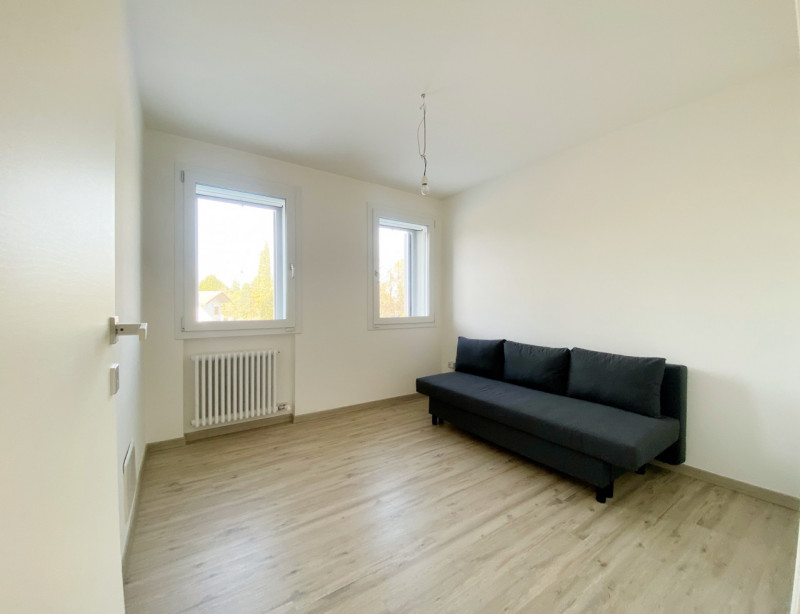 (Per INFO Mara 3481536890) A Carbonera, zona Vascon, proponiamo in vendita porzione centrale di s...