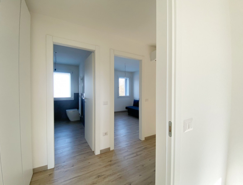 (Per INFO Mara 3481536890) A Carbonera, zona Vascon, proponiamo in vendita porzione centrale di s...