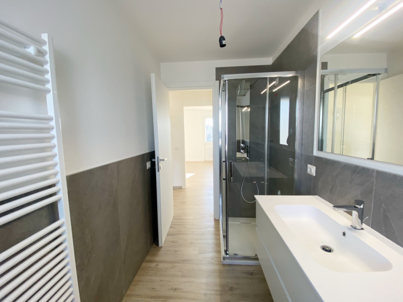 (Per INFO Mara 3481536890) A Carbonera, zona Vascon, proponiamo in vendita porzione centrale di s...