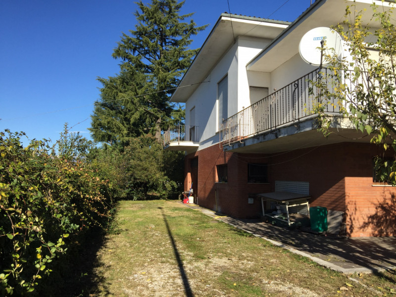 NOSTRA ESCLUSIVA: a pochi passi dal centro di Rossano Veneto, comoda ai servizi, siamo a proporre...