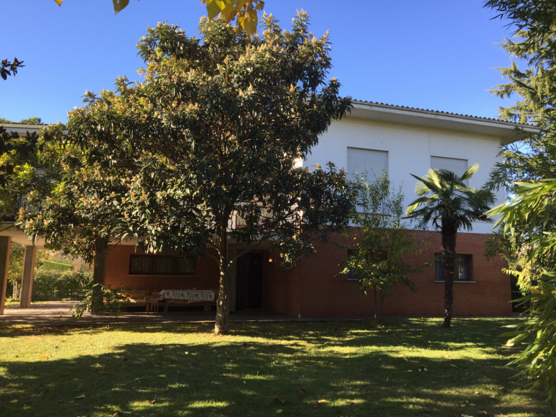 NOSTRA ESCLUSIVA: a pochi passi dal centro di Rossano Veneto, comoda ai servizi, siamo a proporre...