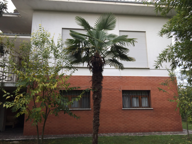 NOSTRA ESCLUSIVA: a pochi passi dal centro di Rossano Veneto, comoda ai servizi, siamo a proporre...