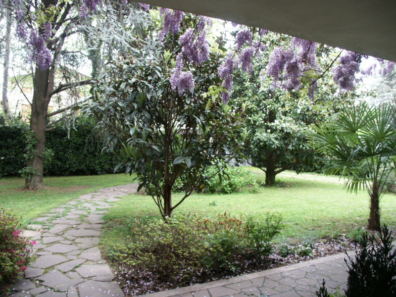 NOSTRA ESCLUSIVA: a pochi passi dal centro di Rossano Veneto, comoda ai servizi, siamo a proporre...