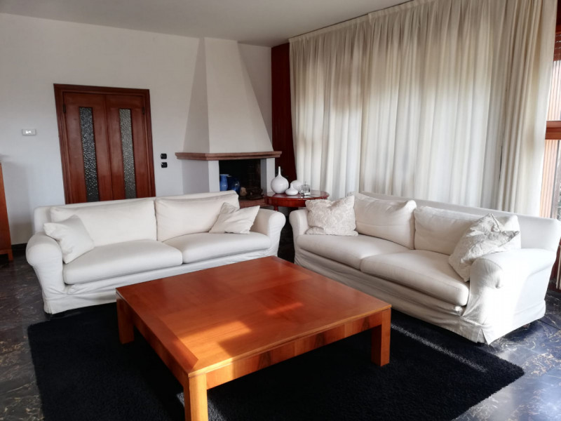 NOSTRA ESCLUSIVA: a pochi passi dal centro di Rossano Veneto, comoda ai servizi, siamo a proporre...