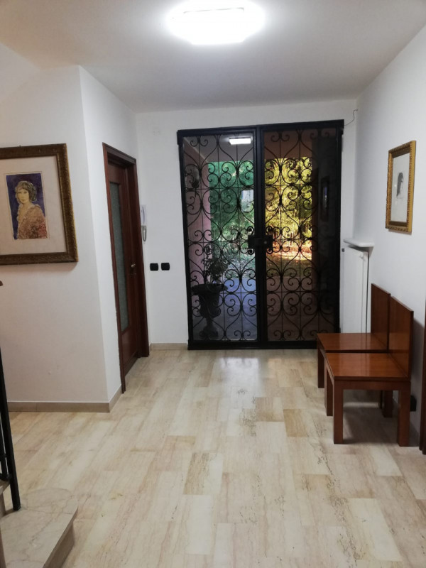 NOSTRA ESCLUSIVA: a pochi passi dal centro di Rossano Veneto, comoda ai servizi, siamo a proporre...