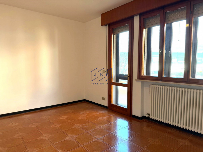 MOTTA DI LIVENZA - (TV) 
Proponiamo a Motta di Livenza una casa singola costruita a fine anni '70...