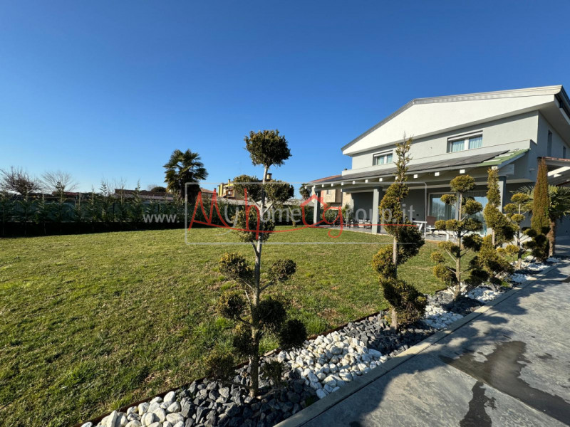 CURTAROLO - (Rif.V 650-s) - Scoprite questa straordinaria villa situata nel cuore della tranquill...