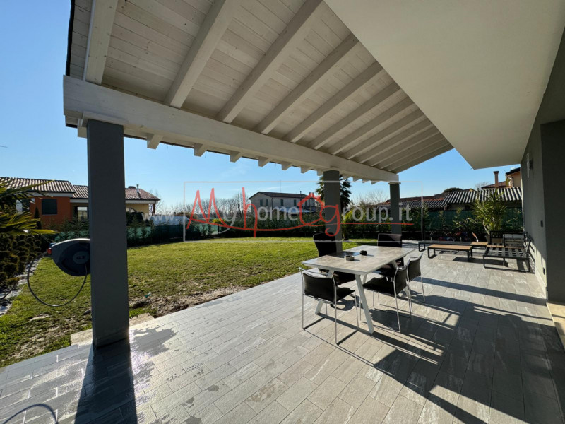 CURTAROLO - (Rif.V 650-s) - Scoprite questa straordinaria villa situata nel cuore della tranquill...