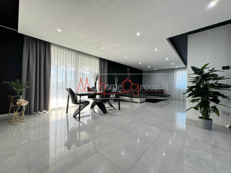CURTAROLO - (Rif.V 650-s) - Scoprite questa straordinaria villa situata nel cuore della tranquill...