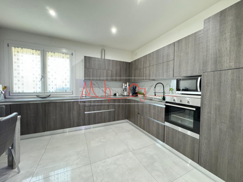 CURTAROLO - (Rif.V 650-s) - Scoprite questa straordinaria villa situata nel cuore della tranquill...