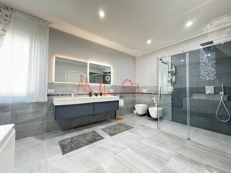 CURTAROLO - (Rif.V 650-s) - Scoprite questa straordinaria villa situata nel cuore della tranquill...
