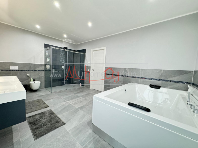 CURTAROLO - (Rif.V 650-s) - Scoprite questa straordinaria villa situata nel cuore della tranquill...