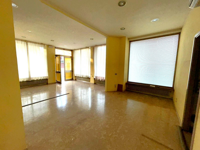 VIALE FRAMARIN

Inserito in una zona comoda a tutti i principali servizi e a pochi minuti dal cen...