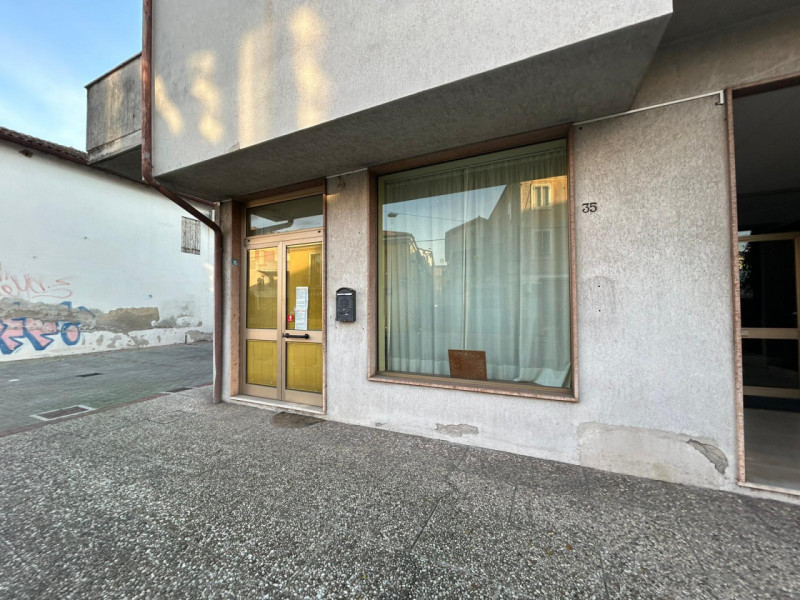 VIALE FRAMARIN

Inserito in una zona comoda a tutti i principali servizi e a pochi minuti dal cen...