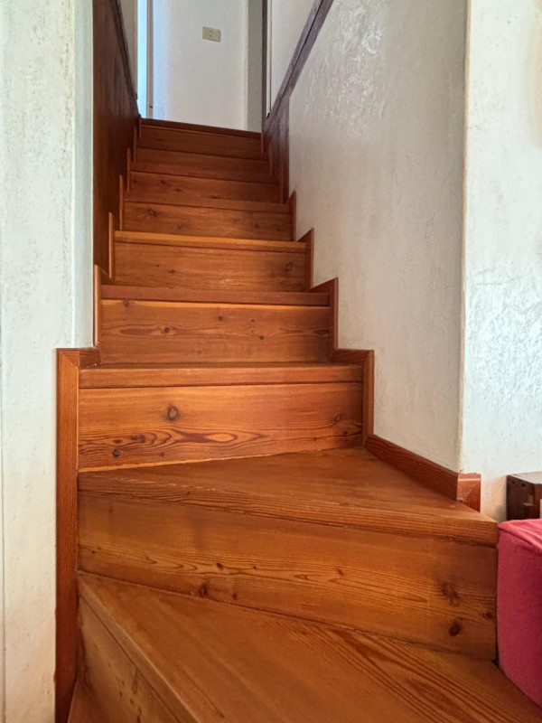 L’ingresso è indipendente, con accesso da cancello pedonale in ferro battuto e scalinata privata....