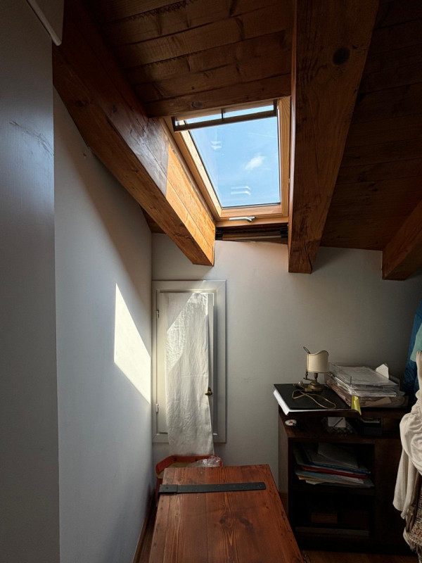 L’ingresso è indipendente, con accesso da cancello pedonale in ferro battuto e scalinata privata....