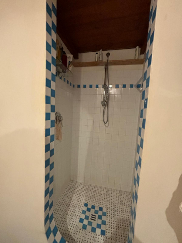 L’ingresso è indipendente, con accesso da cancello pedonale in ferro battuto e scalinata privata....