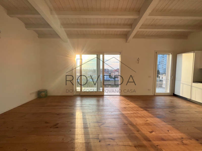 TREVISO - FUORI MURA

RIFERIMENTO: TV32

l'indirizzo indicato non corrispondere alla reale ubicaz...